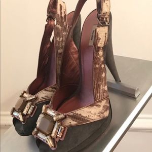 Miu Miu 👠 classic and sexy 😘